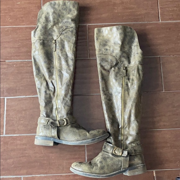 Distressed knee high boots - Picture 2 of 2